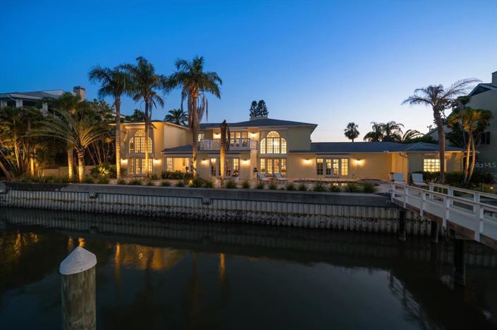 Image No.82-4 Bed Property for sale