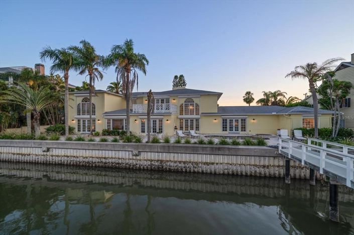 Image No.87-4 Bed Property for sale