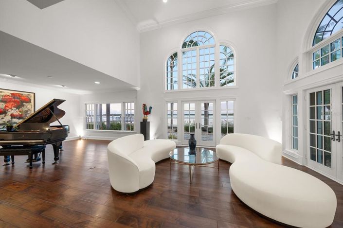 Image No.9-4 Bed Property for sale