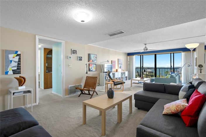 Image No.10-2 Bed Property for sale