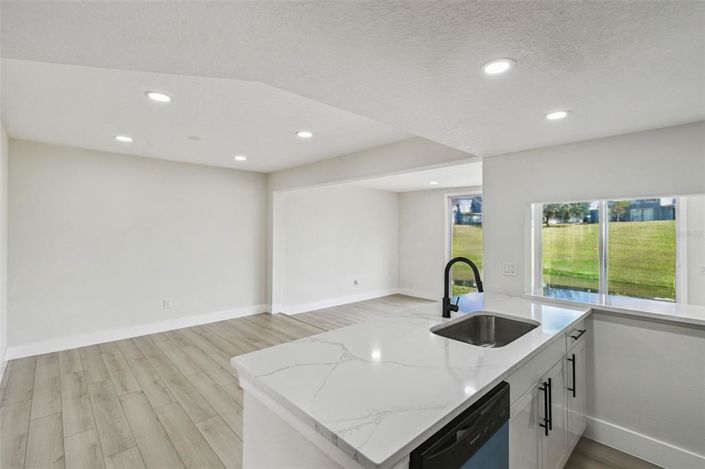 Image No.5-4 Bed Property for sale