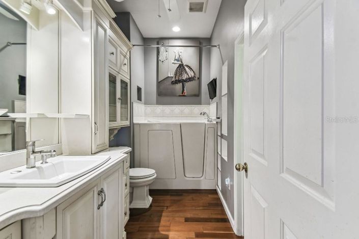 Image No.13-1 Bed Property for sale