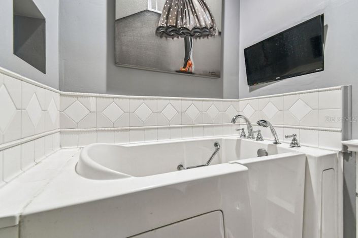 Image No.14-1 Bed Property for sale