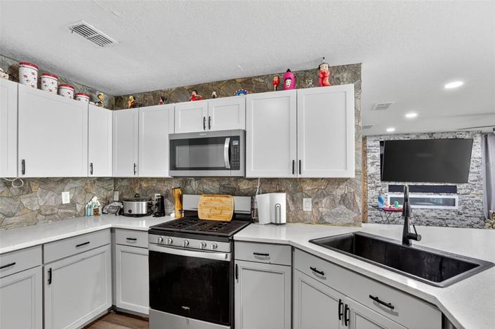 Image No.5-3 Bed Property for sale