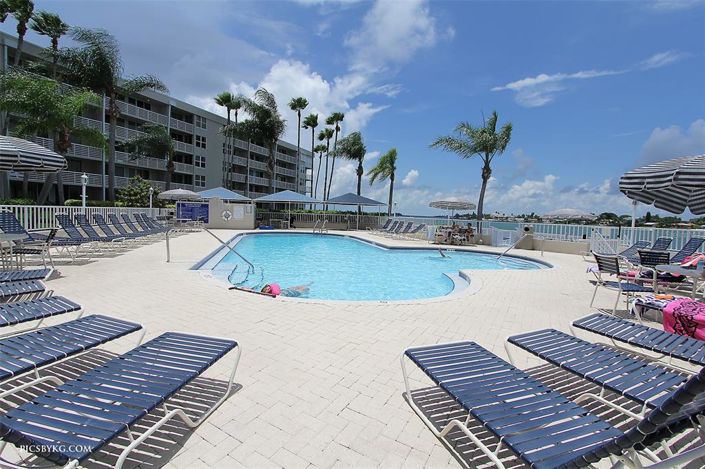 Image No.28-2 Bed Property for sale