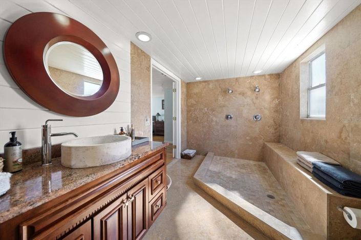 Image No.17-3 Bed Property for sale