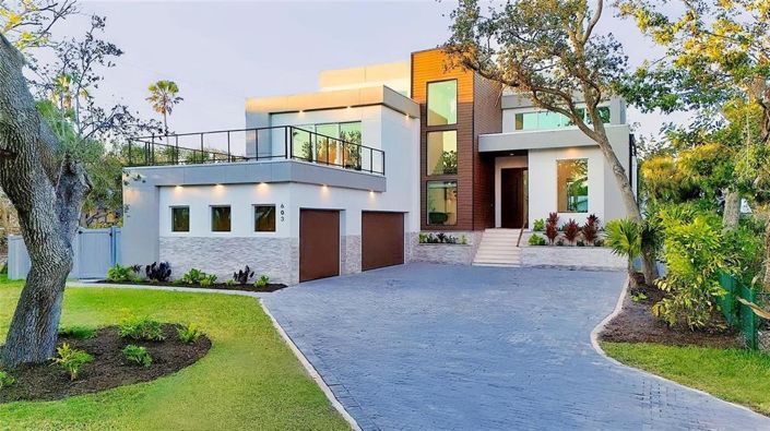 Image No.1-4 Bed Property for sale