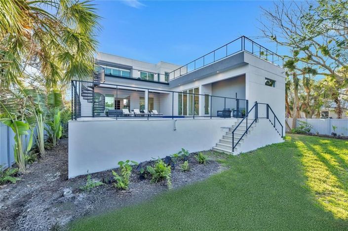 Image No.100-4 Bed Property for sale