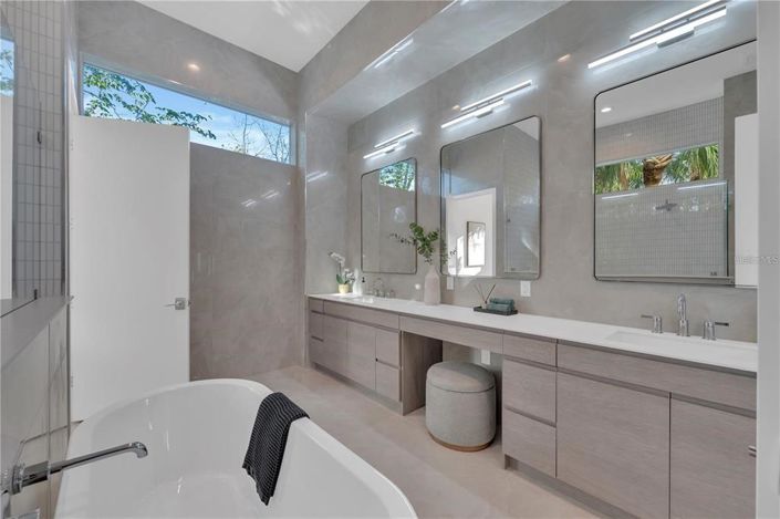 Image No.44-4 Bed Property for sale