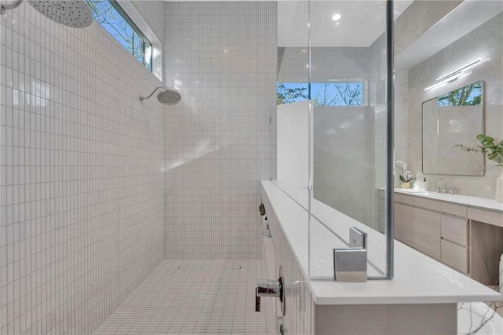 Image No.47-4 Bed Property for sale