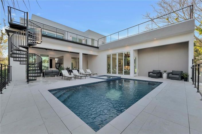 Image No.6-4 Bed Property for sale