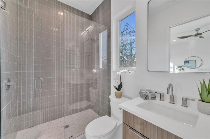 Image No.70-4 Bed Property for sale