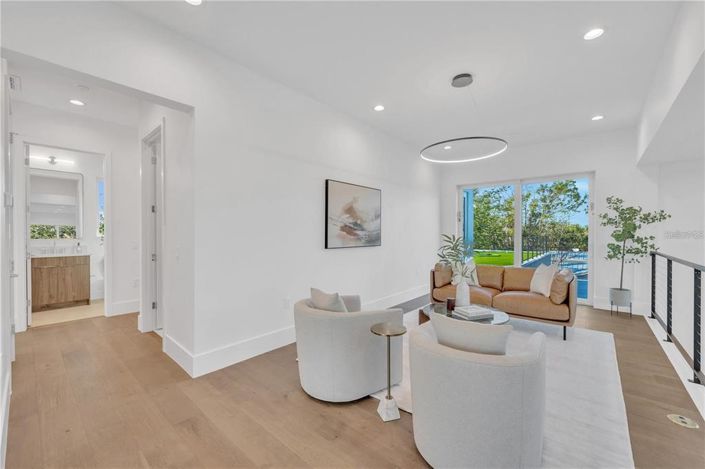 Image No.78-4 Bed Property for sale