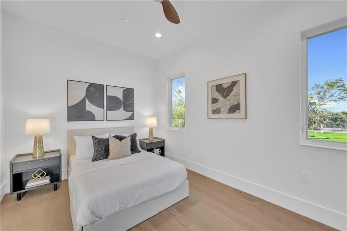 Image No.85-4 Bed Property for sale