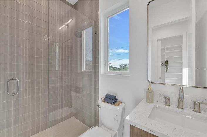 Image No.87-4 Bed Property for sale