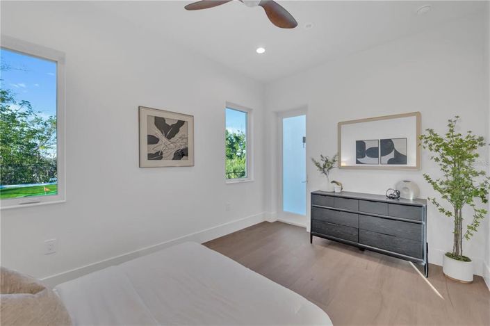 Image No.89-4 Bed Property for sale