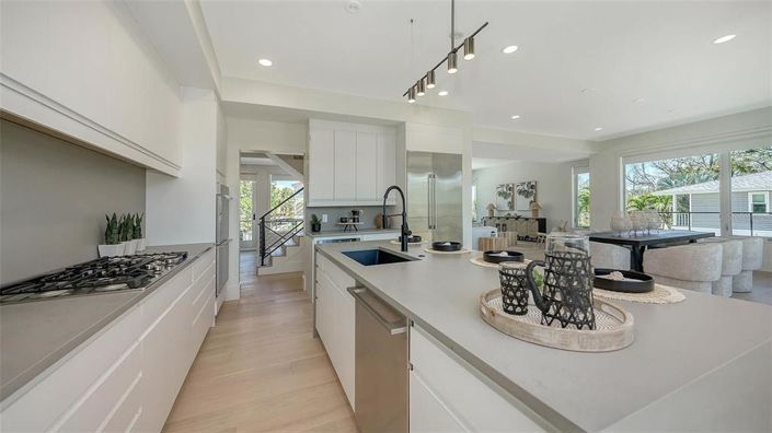 Image No.25-4 Bed Property for sale