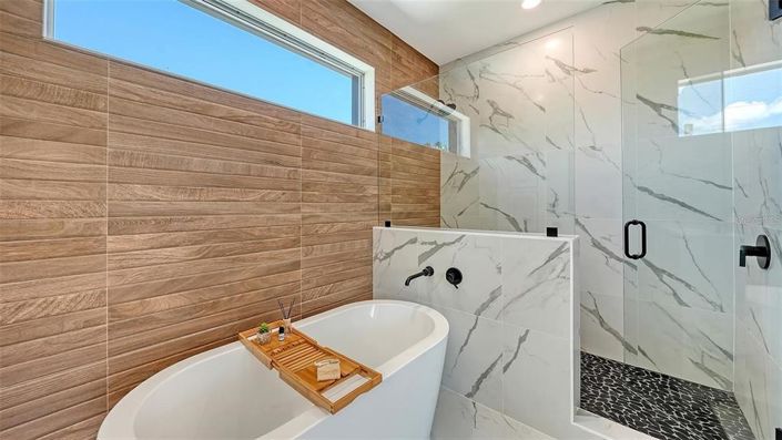 Image No.41-4 Bed Property for sale