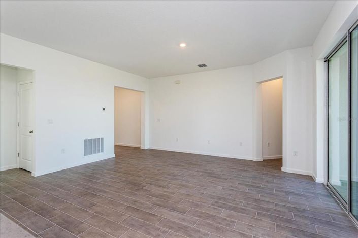 Image No.4-4 Bed Property for sale