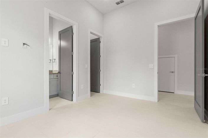 Image No.13-6 Bed Property for sale