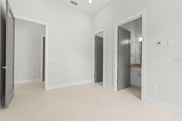 Image No.17-6 Bed Property for sale