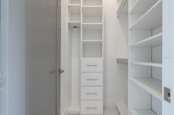 Image No.18-6 Bed Property for sale