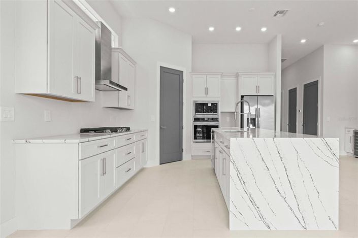 Image No.22-6 Bed Property for sale