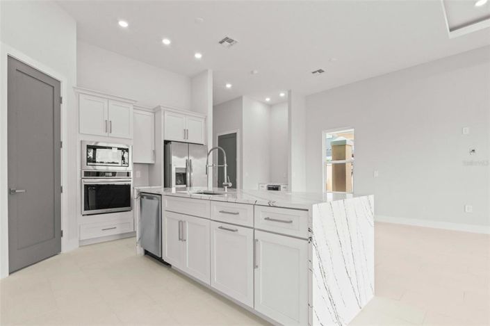 Image No.26-6 Bed Property for sale