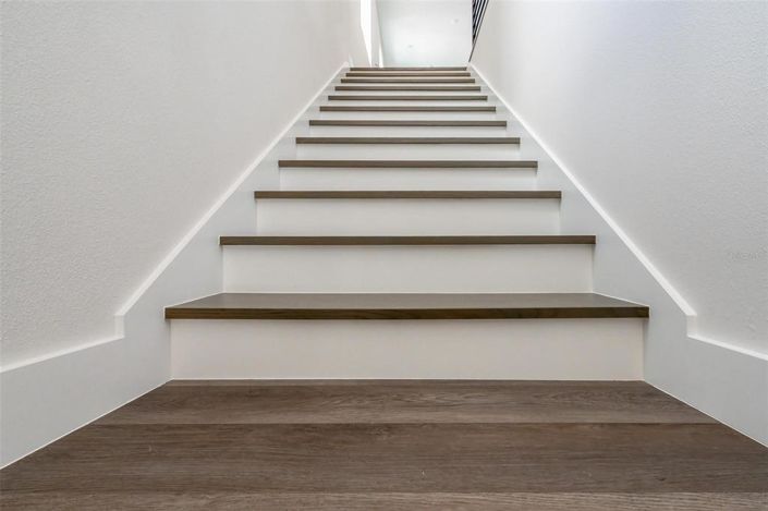 Image No.32-6 Bed Property for sale