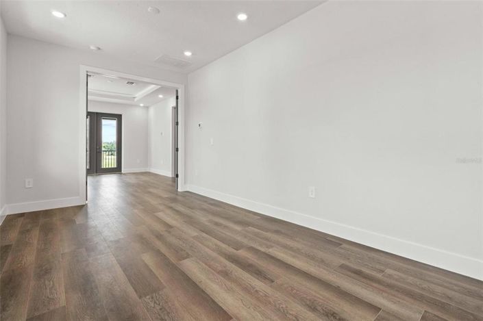 Image No.33-6 Bed Property for sale