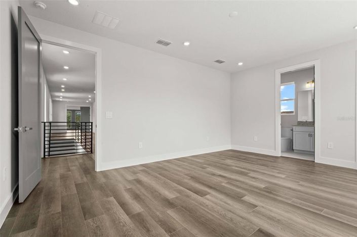 Image No.47-6 Bed Property for sale