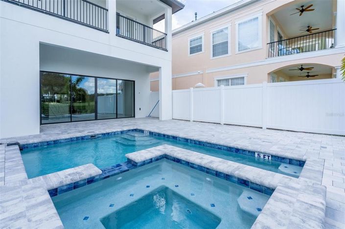 Image No.56-6 Bed Property for sale