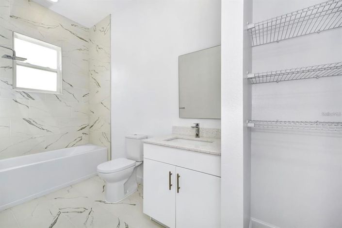 Image No.15-5 Bed Townhouse for sale