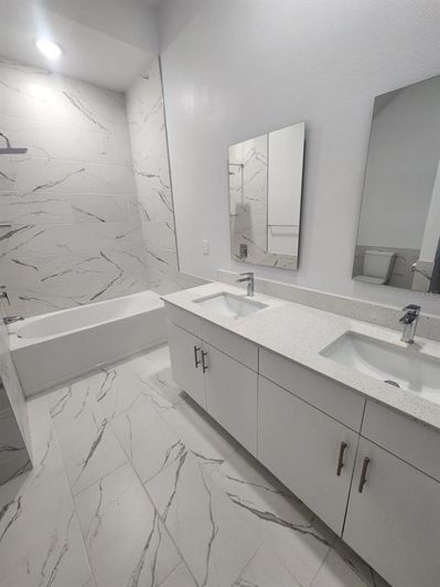 Image No.8-5 Bed Townhouse for sale