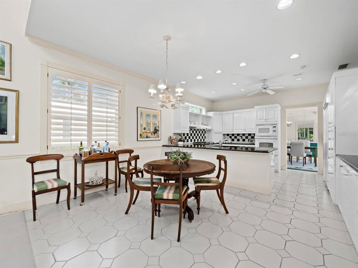 Image No.12-3 Bed Property for sale