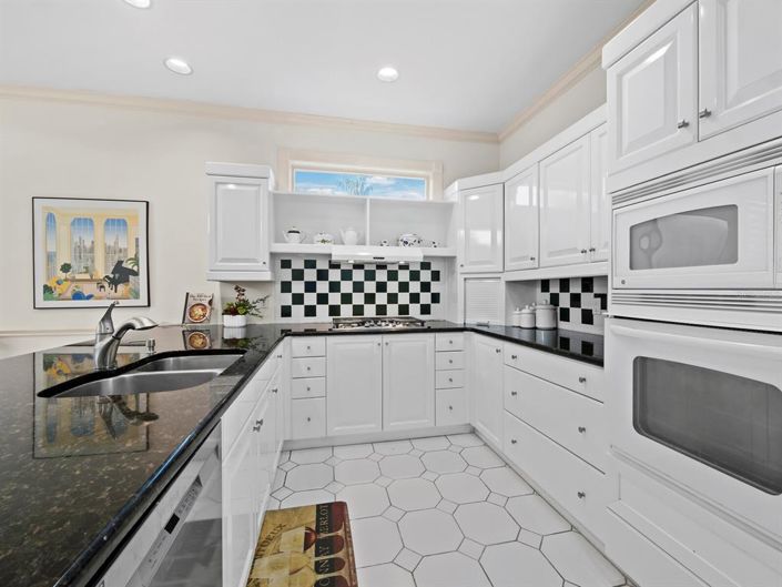 Image No.14-3 Bed Property for sale