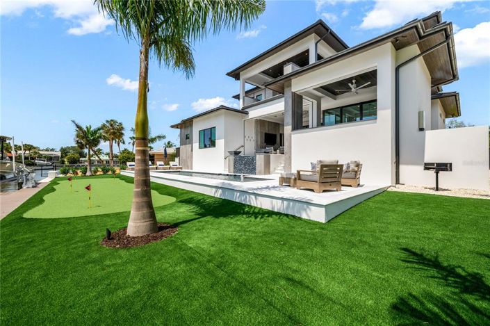 Image No.10-3 Bed Property for sale