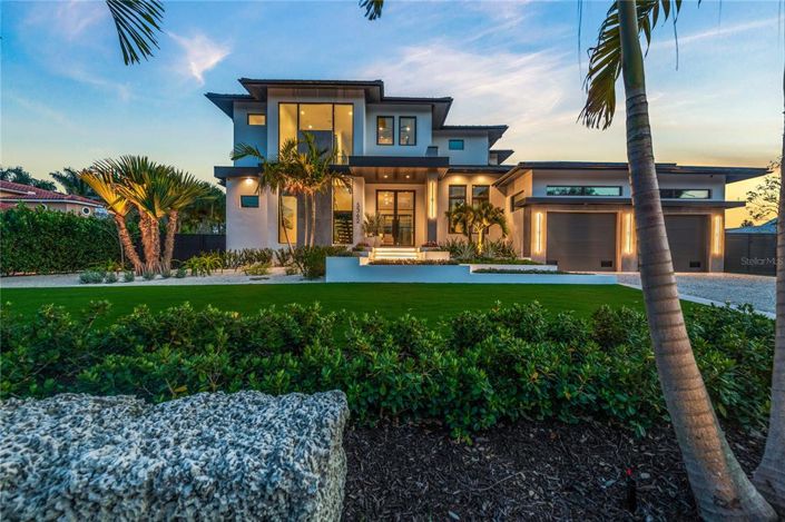 Image No.89-3 Bed Property for sale