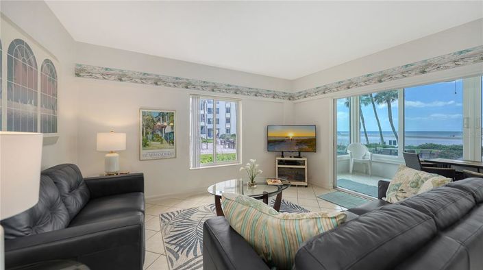 Image No.10-2 Bed Property for sale