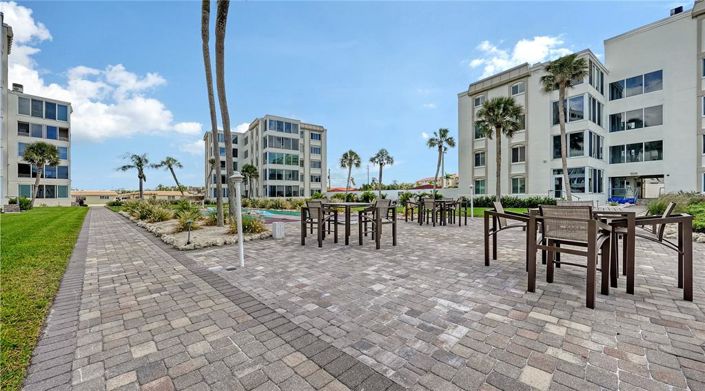 Image No.33-2 Bed Property for sale