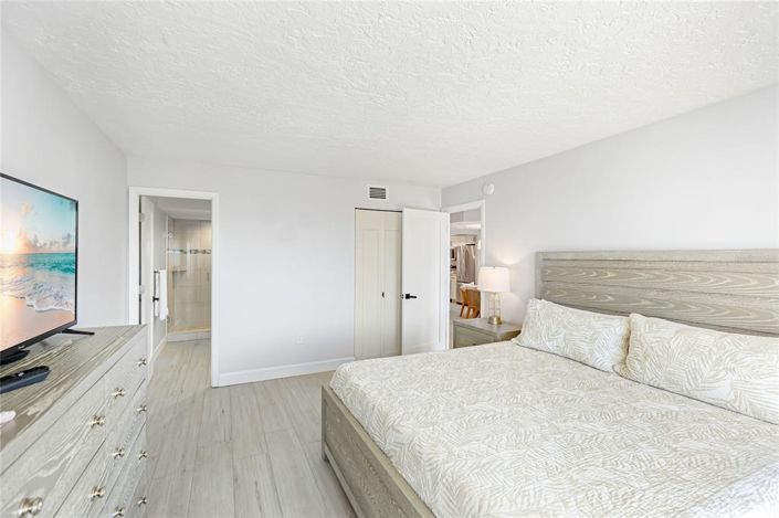 Image No.17-2 Bed Property for sale