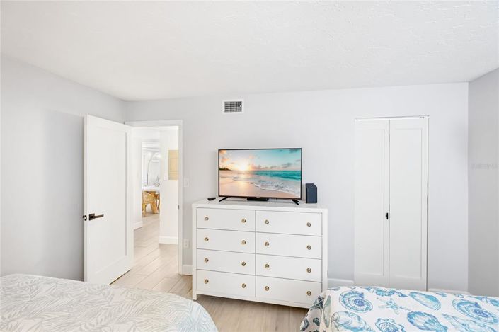 Image No.21-2 Bed Property for sale