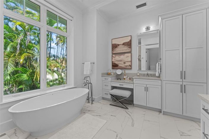 Image No.24-4 Bed Property for sale