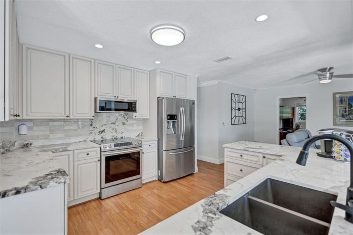 Image No.29-3 Bed Property for sale