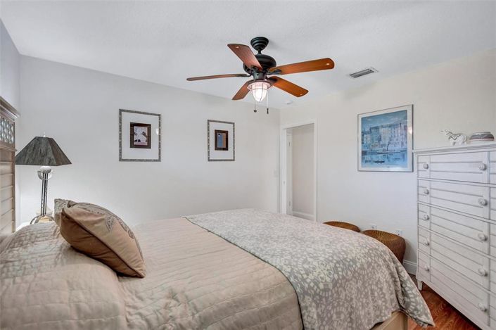 Image No.42-3 Bed Property for sale