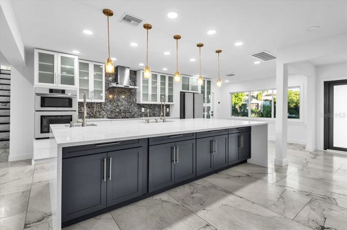 Image No.13-5 Bed Property for sale