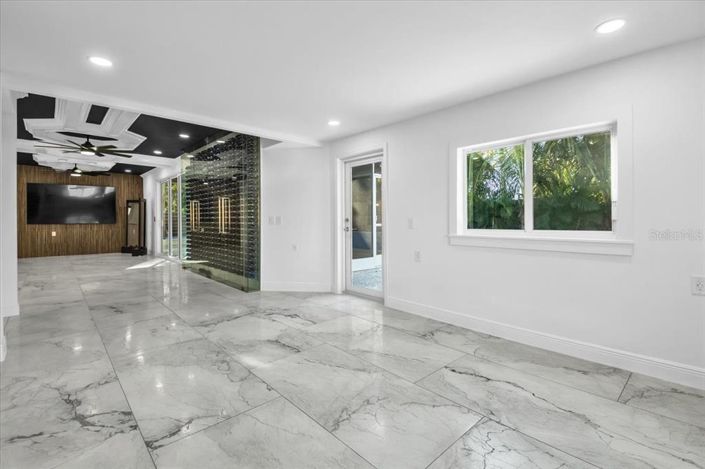 Image No.24-5 Bed Property for sale