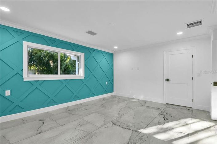 Image No.26-5 Bed Property for sale