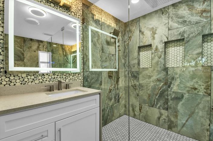 Image No.29-5 Bed Property for sale