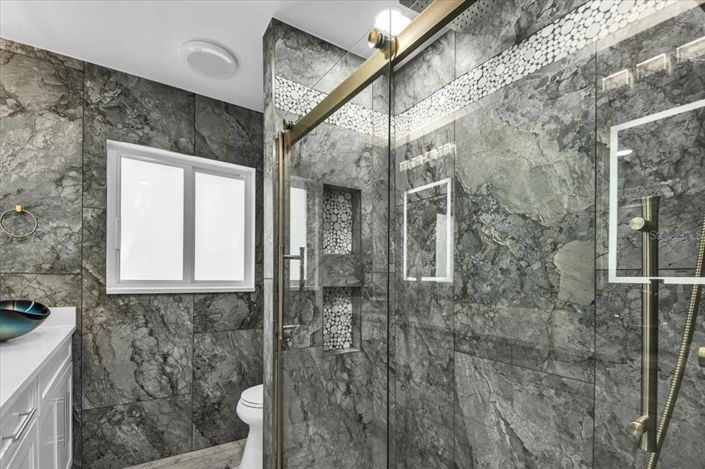 Image No.35-5 Bed Property for sale